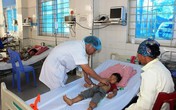 Hãi hùng lời kể người vợ của kẻ đun nước lá ngón cho 3 con uống ở Lào Cai Hãi hùng lời kể người vợ của kẻ đun nước lá ngón cho 3 con uống ở Lào Cai