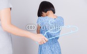 Bé gái 7 tuổi bị mẹ đánh ngã xuống cầu thang tử vong, hé lộ cuộc sống bị ngược đãi suốt nhiều năm Bé gái 7 tuổi bị mẹ đánh ngã xuống cầu thang tử vong, hé lộ cuộc sống bị ngược đãi suốt nhiều năm