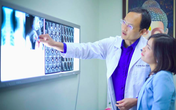 Hai câu chuyện trái ngược và lời cảnh tỉnh về những khối u của trẻ Hai câu chuyện trái ngược và lời cảnh tỉnh về những khối u của trẻ