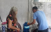 Phát hiện cơ sở "chui" chữa bách bệnh bằng... nước lã và nghe thầy hát! Phát hiện cơ sở "chui" chữa bách bệnh bằng... nước lã và nghe thầy hát!