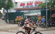 Cầu Giấy (Hà Nội): Bị UBND phường Dịch Vọng quây tôn kín nhà hàng, người dân lo phá sản Cầu Giấy (Hà Nội): Bị UBND phường Dịch Vọng quây tôn kín nhà hàng, người dân lo phá sản