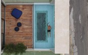 Nhà phố độc đáo với bể bơi trong suốt ấn tượng trên nóc nhà Nhà phố độc đáo với bể bơi trong suốt ấn tượng trên nóc nhà