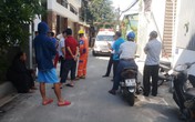 Người dân bàng hoàng kể lại giây phút người chồng dùng dao cứa cổ vợ rồi tự sát Người dân bàng hoàng kể lại giây phút người chồng dùng dao cứa cổ vợ rồi tự sát