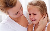 Có thể thủng màng nhĩ, tiêu xương, điếc, rối loạn ngôn ngữ vì bị đau tai bất thường Có thể thủng màng nhĩ, tiêu xương, điếc, rối loạn ngôn ngữ vì bị đau tai bất thường