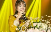 Minh Hằng bật khóc khi được mừng sinh nhật Minh Hằng bật khóc khi được mừng sinh nhật