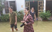 Nữ phóng viên gần một tháng “cắm chốt” giữa cơn “đại hồng thủy” Nữ phóng viên gần một tháng “cắm chốt” giữa cơn “đại hồng thủy”