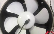 Thuê phòng trọ ở nửa năm, người đàn ông tá hỏa phát hiện camera quay lén trong nhà tắm được lắp tinh vi trên thành quạt thông gió Thuê phòng trọ ở nửa năm, người đàn ông tá hỏa phát hiện camera quay lén trong nhà tắm được lắp tinh vi trên thành quạt thông gió