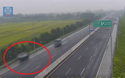 Lái xe ngược chiều trên cao tốc Hà Nội – Hải Phòng, nữ tài xế nhận “quả đắng” Lái xe ngược chiều trên cao tốc Hà Nội – Hải Phòng, nữ tài xế nhận “quả đắng”