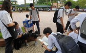 Thi tuyển sinh vào lớp 10 ở Hải Phòng: Nhiều phụ huynh xin nghỉ làm để đưa con đi thi Thi tuyển sinh vào lớp 10 ở Hải Phòng: Nhiều phụ huynh xin nghỉ làm để đưa con đi thi