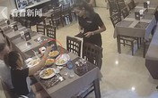 Bỏ lông chân vào đĩa thức ăn để không phải trả tiền Bỏ lông chân vào đĩa thức ăn để không phải trả tiền