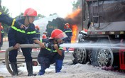 Hai ôtô cùng bốc cháy sau cú tông, hai người chết Hai ôtô cùng bốc cháy sau cú tông, hai người chết