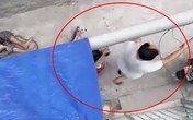Kinh hoàng clip cụ bà ở Hà Nội bị chó cắn máu me đầm đìa, người phụ nữ cố giải cứu trong bất lực Kinh hoàng clip cụ bà ở Hà Nội bị chó cắn máu me đầm đìa, người phụ nữ cố giải cứu trong bất lực