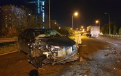 Hà Nội: Ô tô con biến dạng sau cú đâm mạnh với xe tải trên đại lộ Thăng Long Hà Nội: Ô tô con biến dạng sau cú đâm mạnh với xe tải trên đại lộ Thăng Long