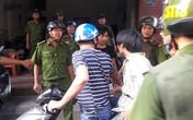 Thanh niên ngáo đá đập phá 3 xe máy, đánh 2 chiến sỹ công an bị thương Thanh niên ngáo đá đập phá 3 xe máy, đánh 2 chiến sỹ công an bị thương