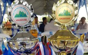 Lạ lùng uống rượu nhận cup Lạ lùng uống rượu nhận cup