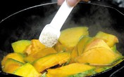 Mách chị em cách dùng các loại gia vị an toàn khi nấu ăn mỗi ngày Mách chị em cách dùng các loại gia vị an toàn khi nấu ăn mỗi ngày