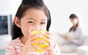Cam rất bổ cho trẻ nhưng ăn kiểu này cực độc, mẹ nhớ bỏ ngay trước khi quá muộn Cam rất bổ cho trẻ nhưng ăn kiểu này cực độc, mẹ nhớ bỏ ngay trước khi quá muộn
