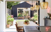 Biến nhà kho 12m² thành nhà vườn lãng mạn không chê được chỗ nào chỉ trong 21 ngày Biến nhà kho 12m² thành nhà vườn lãng mạn không chê được chỗ nào chỉ trong 21 ngày