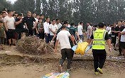 Tai nạn đuối nước thương tâm: 2 đứa trẻ trượt chân té sông, bố cùng bạn bè nhảy xuống cứu, kết quả tất cả đều mất tích Tai nạn đuối nước thương tâm: 2 đứa trẻ trượt chân té sông, bố cùng bạn bè nhảy xuống cứu, kết quả tất cả đều mất tích