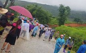 Lào Cai: Đi xe máy qua khu vực sạt lở, một người đàn ông bị đất đá đè tử vong Lào Cai: Đi xe máy qua khu vực sạt lở, một người đàn ông bị đất đá đè tử vong