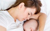 Từ vụ bé tử vong vì mẹ ngủ gật khi cho con bú, cảnh báo những tai nạn khó lường Từ vụ bé tử vong vì mẹ ngủ gật khi cho con bú, cảnh báo những tai nạn khó lường