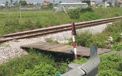 Hải Phòng: Người dân chiếm dụng hành lang, mở lối đi qua đường sắt Hải Phòng: Người dân chiếm dụng hành lang, mở lối đi qua đường sắt