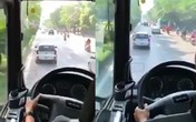Bức xúc trước video cảnh sát PCCC gọi loa khản cổ nhưng xe ô tô không nhường đường Bức xúc trước video cảnh sát PCCC gọi loa khản cổ nhưng xe ô tô không nhường đường