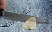Méo mặt vì lỡ ngồi phải phải bã kẹo cao su, đây là cách gỡ chúng ra nhanh nhất Méo mặt vì lỡ ngồi phải phải bã kẹo cao su, đây là cách gỡ chúng ra nhanh nhất