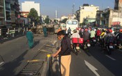 Xe tải tông văng dải phân cách rồi lao vào thành cầu, cô gái bị mắc kẹt gào khóc kêu cứu Xe tải tông văng dải phân cách rồi lao vào thành cầu, cô gái bị mắc kẹt gào khóc kêu cứu