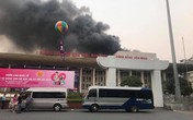 Khung cảnh đổ nát, sân khấu cháy thành than bên trong Cung Việt Xô Khung cảnh đổ nát, sân khấu cháy thành than bên trong Cung Việt Xô