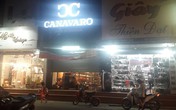 Shop giày của người đàn bà tát túi bụi nữ sinh đến đòi tiền lương "hé cửa" nhưng không bán hàng sau một tuần đóng kín Shop giày của người đàn bà tát túi bụi nữ sinh đến đòi tiền lương "hé cửa" nhưng không bán hàng sau một tuần đóng kín