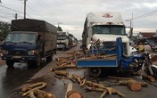 Xe ba gác mất lái bị ô tô đầu kéo tông trực diện, tài xế tử vong Xe ba gác mất lái bị ô tô đầu kéo tông trực diện, tài xế tử vong
