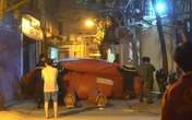 Hà Nội: Người đàn ông ngoại quốc biểu hiện không bình thường trèo lên nóc nhà 7 tầng nhiều giờ Hà Nội: Người đàn ông ngoại quốc biểu hiện không bình thường trèo lên nóc nhà 7 tầng nhiều giờ