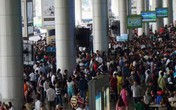 Nữ Việt kiều báo bị mất hàng trăm triệu đồng sau khi ôm người thân Nữ Việt kiều báo bị mất hàng trăm triệu đồng sau khi ôm người thân