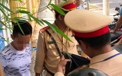 Thanh niên chở bạn gái tông xe vào CSGT rồi bỏ chạy Thanh niên chở bạn gái tông xe vào CSGT rồi bỏ chạy