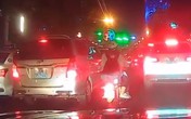 2 nữ sinh đi xe máy vào làn ô tô, được nhắc nhở nhưng bất ngờ phản hồi lại bằng ngôn từ khiếm nhã 2 nữ sinh đi xe máy vào làn ô tô, được nhắc nhở nhưng bất ngờ phản hồi lại bằng ngôn từ khiếm nhã
