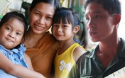 Hai bé gái bị trao nhầm ở Bình Phước vào lớp 1: “Nuôi 2 đứa, tôi phải cố gấp 10” Hai bé gái bị trao nhầm ở Bình Phước vào lớp 1: “Nuôi 2 đứa, tôi phải cố gấp 10”