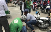 Vượt đèn đỏ, 2 cô gái lao vào xe khách ở Sài Gòn Vượt đèn đỏ, 2 cô gái lao vào xe khách ở Sài Gòn