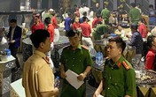 Dân chơi ném ma tuý khi cảnh sát kiểm tra quán bar Dân chơi ném ma tuý khi cảnh sát kiểm tra quán bar