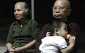Bé trai kháu khỉnh bị bỏ tại chùa với lời nhắn “xin nuôi cháu hết đời” Bé trai kháu khỉnh bị bỏ tại chùa với lời nhắn “xin nuôi cháu hết đời”