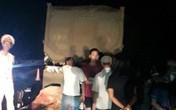 Tông vào đuôi ô tô đang dừng trên cao tốc, 2 thanh niên đi xe máy tử nạn Tông vào đuôi ô tô đang dừng trên cao tốc, 2 thanh niên đi xe máy tử nạn