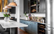 Kiểu trang trí nhà bếp khiến nơi đây biến thành một không gian lộng lẫy, lấp lánh, sáng bừng mọi khoảng khắc của người Nga Kiểu trang trí nhà bếp khiến nơi đây biến thành một không gian lộng lẫy, lấp lánh, sáng bừng mọi khoảng khắc của người Nga