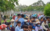 Nhiều người dừng xe livestream thi thể người phụ nữ dưới kênh Nhiêu Lộc-Thị Nghè khiến giao thông hỗn loạn Nhiều người dừng xe livestream thi thể người phụ nữ dưới kênh Nhiêu Lộc-Thị Nghè khiến giao thông hỗn loạn