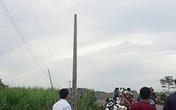 Thiếu tá quân đội bị điện giật tử vong khi kéo cáp viễn thông ở Phú Quốc Thiếu tá quân đội bị điện giật tử vong khi kéo cáp viễn thông ở Phú Quốc