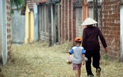 Bóng dáng mẹ và làn khói lam chiều Bóng dáng mẹ và làn khói lam chiều