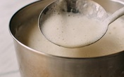 Sự thật về lớp bọt khí thường nổi lên trong lúc nấu ăn mà nhiều bà nội trợ hay vớt bỏ: Lợi hay hại cho sức khỏe? Sự thật về lớp bọt khí thường nổi lên trong lúc nấu ăn mà nhiều bà nội trợ hay vớt bỏ: Lợi hay hại cho sức khỏe?
