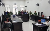 Dùng dao lam cứa cổ bạn tù lúc đang ngủ Dùng dao lam cứa cổ bạn tù lúc đang ngủ