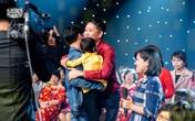 "Cuốn sổ Tạ ơn cuộc đời" và cuộc hội ngộ của cha con người dân tộc Tày cùng 50 ân nhân từng giúp đỡ "Cuốn sổ Tạ ơn cuộc đời" và cuộc hội ngộ của cha con người dân tộc Tày cùng 50 ân nhân từng giúp đỡ