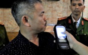 Tam giữ tài xế dùng tay và dép đánh vào mặt CSGT khi bị yêu cầu kiểm tra nồng độ cồn Tam giữ tài xế dùng tay và dép đánh vào mặt CSGT khi bị yêu cầu kiểm tra nồng độ cồn