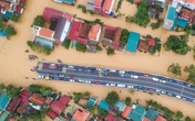 Xót xa mưa lũ miền Trung: "Ông Trời đừng mưa nữa, chỗ mệ ướt hết rồi!" Xót xa mưa lũ miền Trung: "Ông Trời đừng mưa nữa, chỗ mệ ướt hết rồi!"